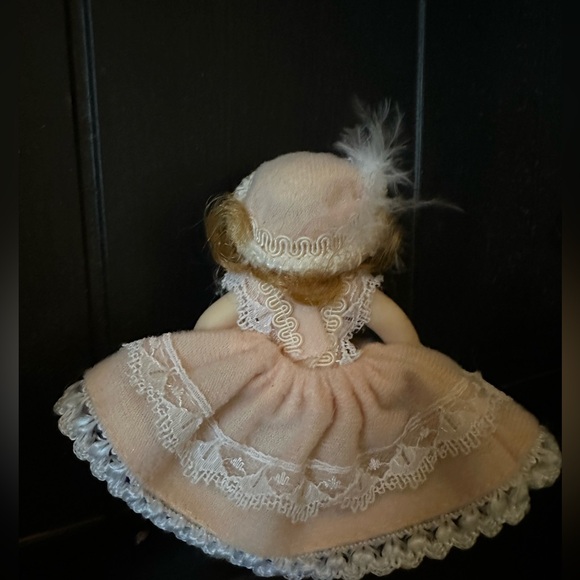 SET OF 3 PORCELAIN DOLLS - Picture 3 of 7